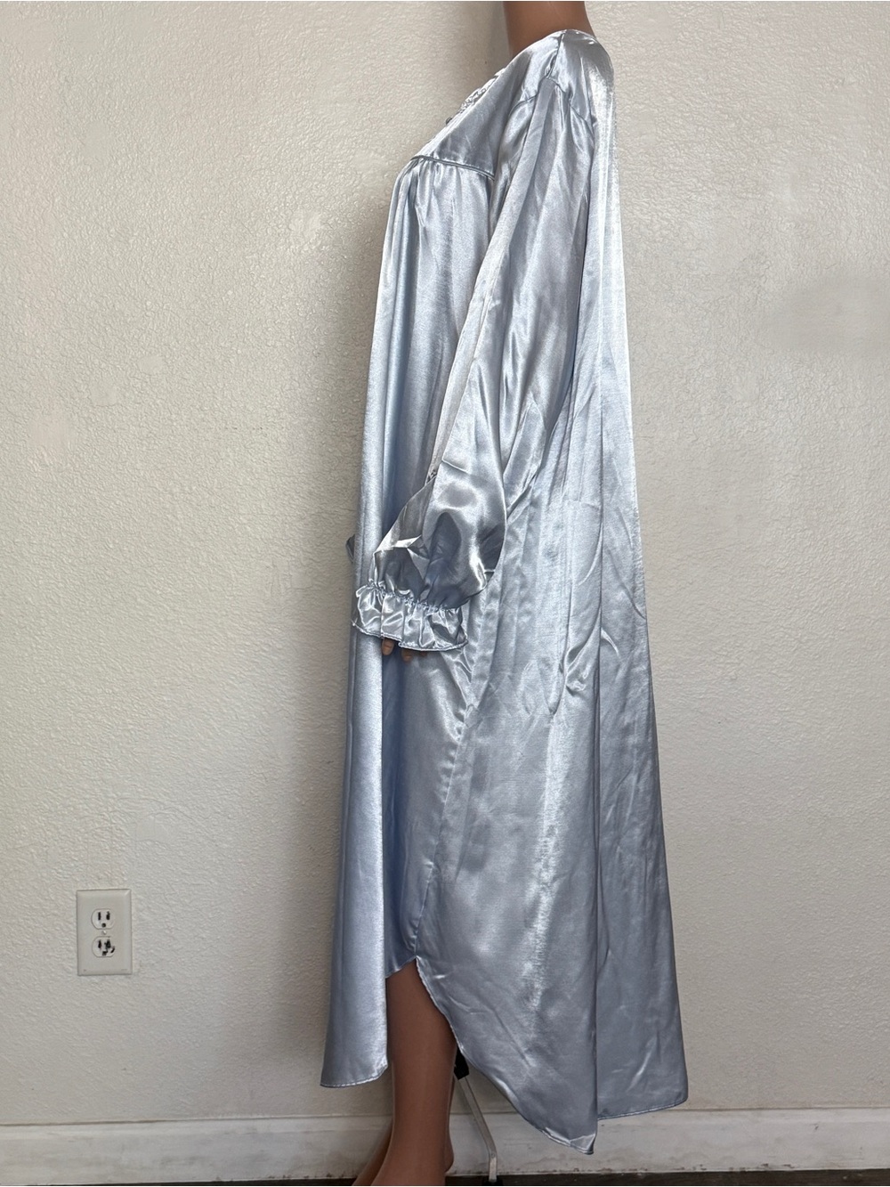 Adonna Woman Vintage Blue Satin Floral Embroidered Long Nightgown 3X - Picture 3 of 9